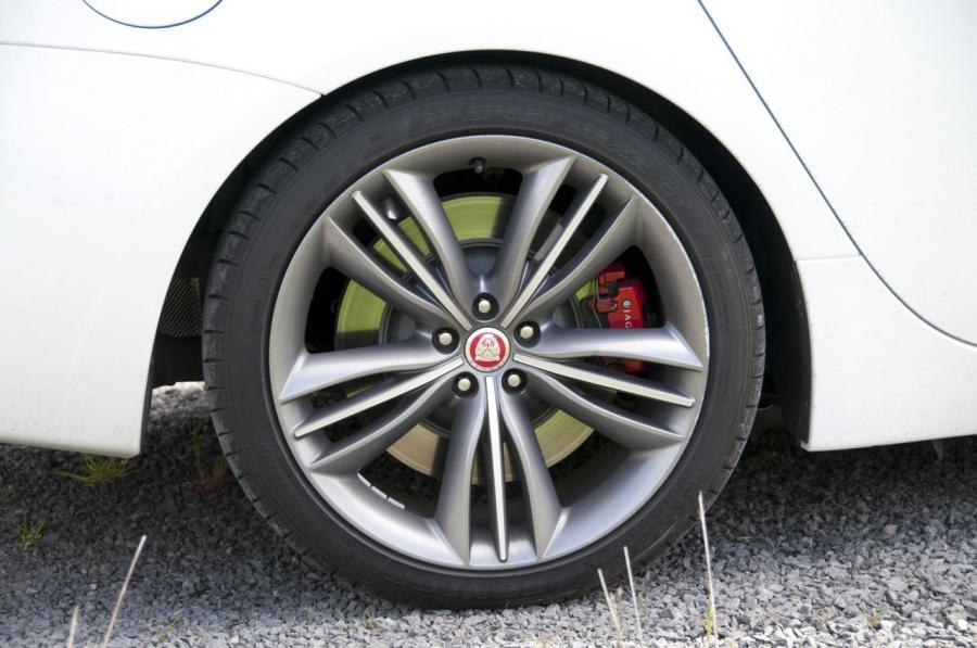  Jaguar XJ Sport 2012 года  (фото 18 из 39)